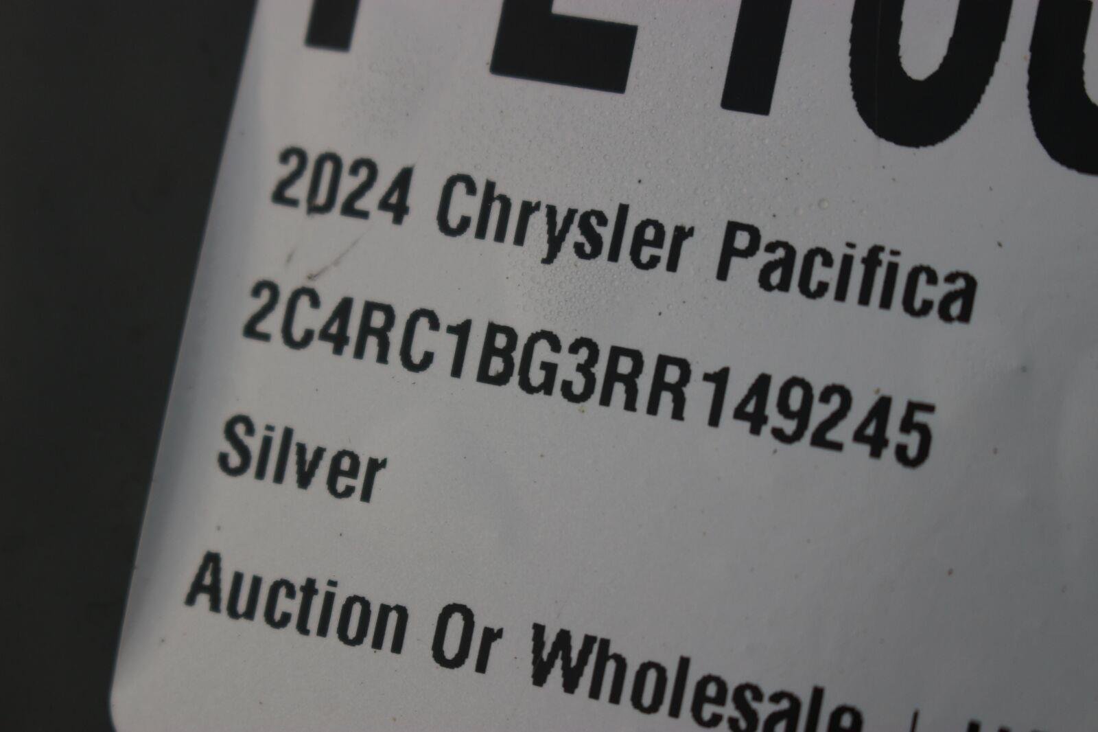 Used 2024 Silver Chrysler Touring L image 40