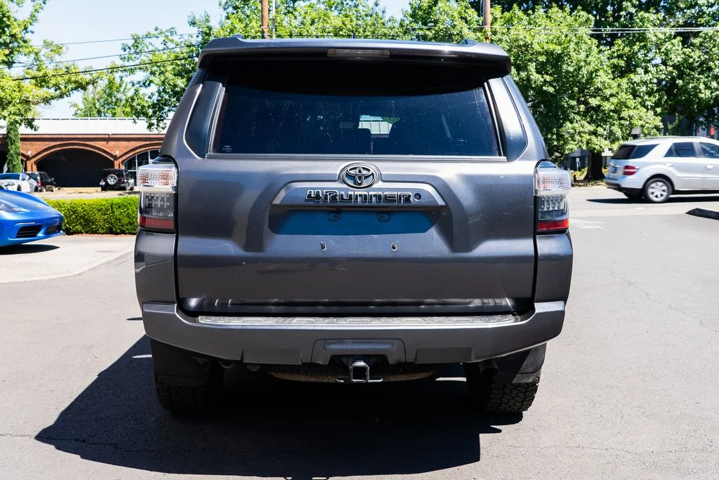 Used 2020 Gray Toyota SR5 image 5