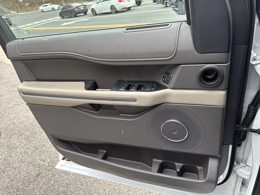 Used 2021 Oxford White Ford XLT image 26