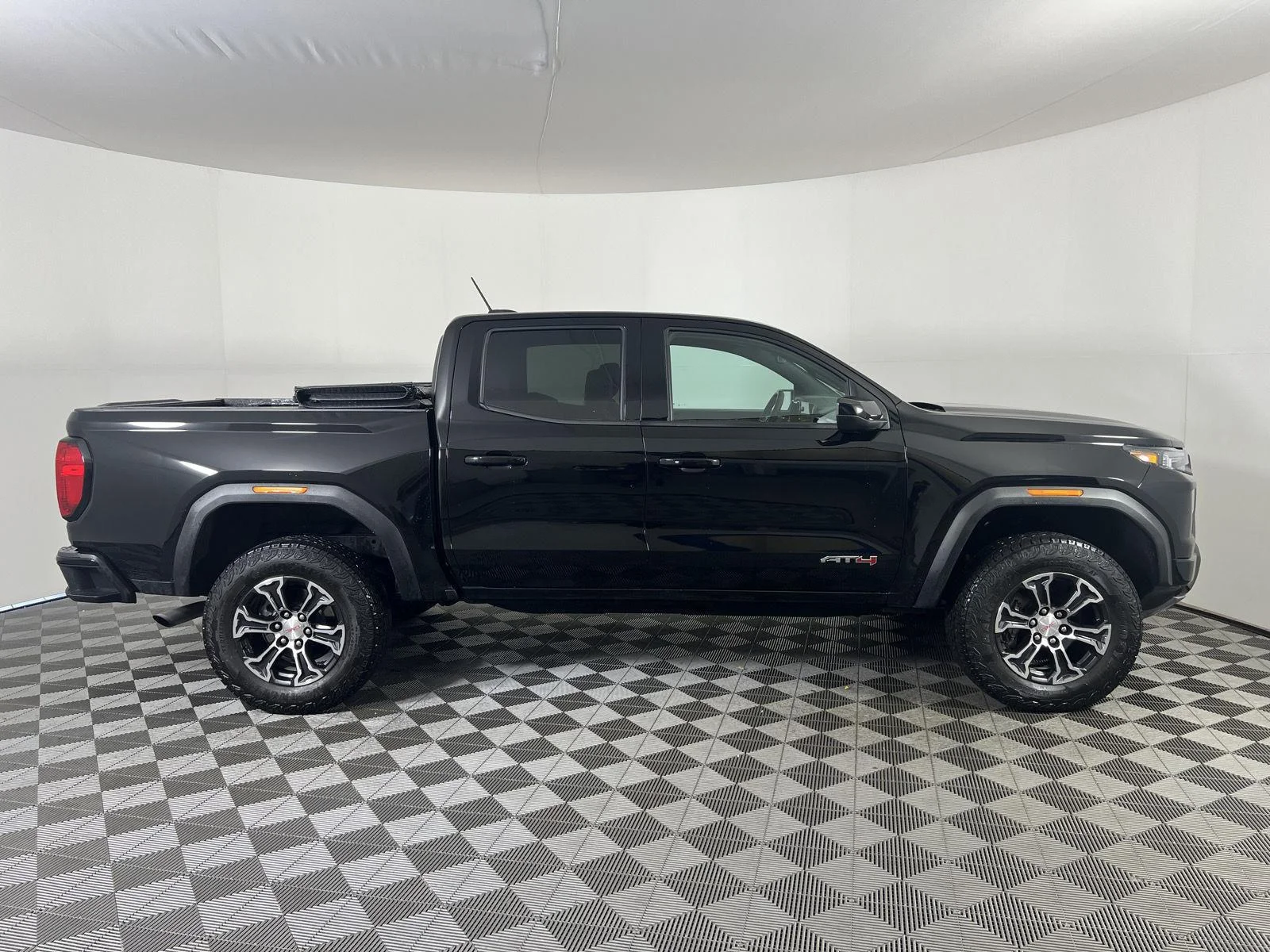 Used 2024 Onyx Black GMC AT4 image 22