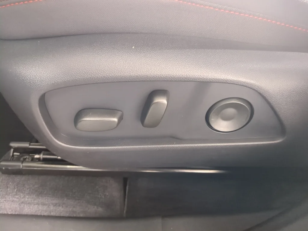 Used 2025 GRAY Chevrolet AWD RS image 11