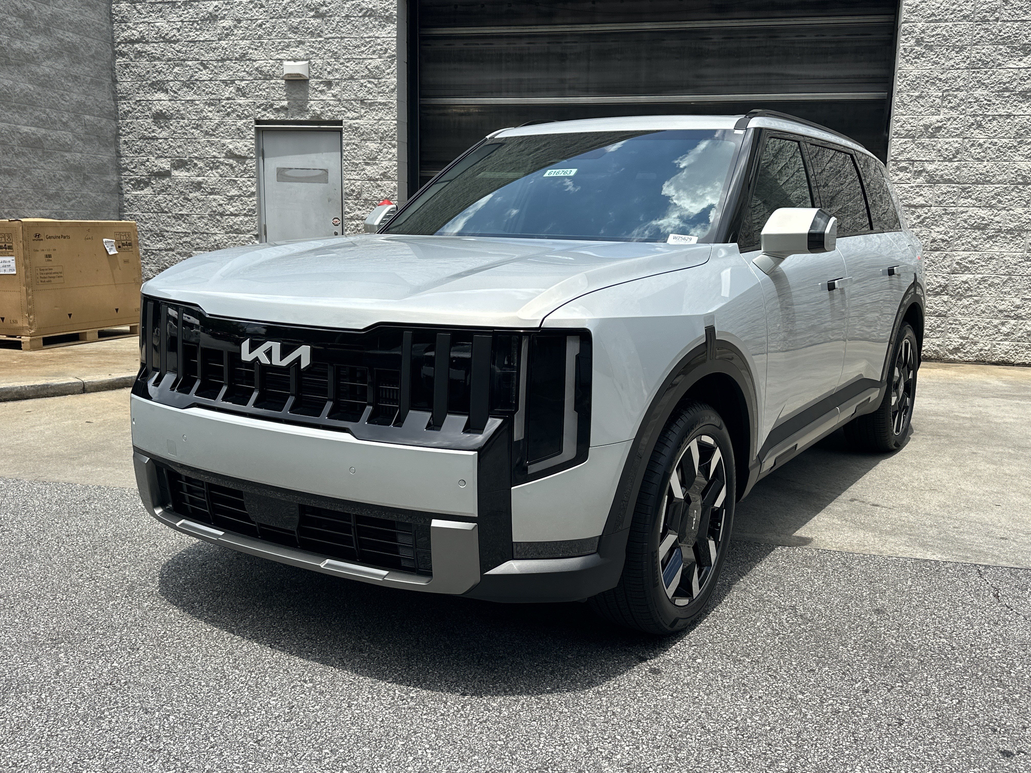 New 2027 Ivory Silver Kia S image 2