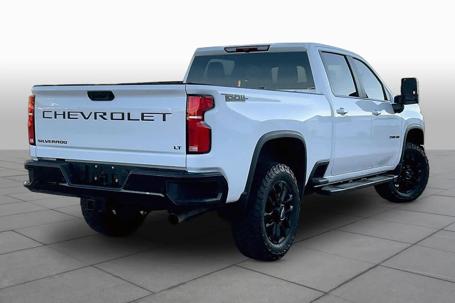 Used 2025 Summit White Chevrolet LT image 11