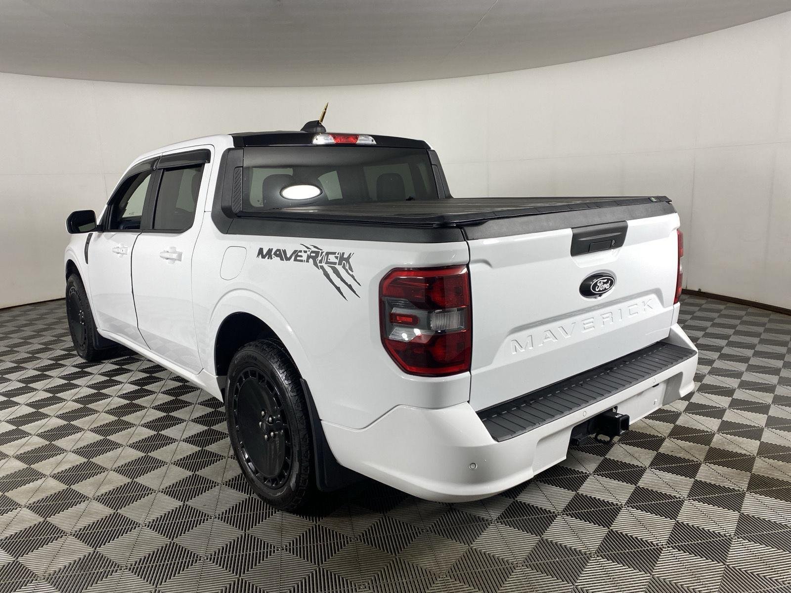 Used 2025 Oxford White Ford Lobo image 8