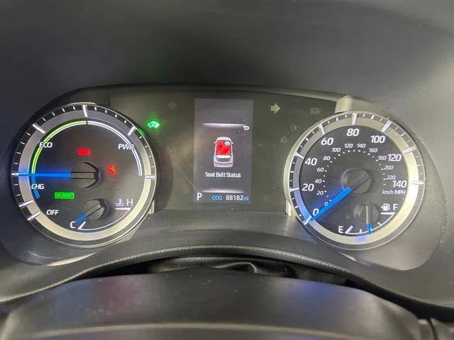 Used 2021 White Toyota LE image 19