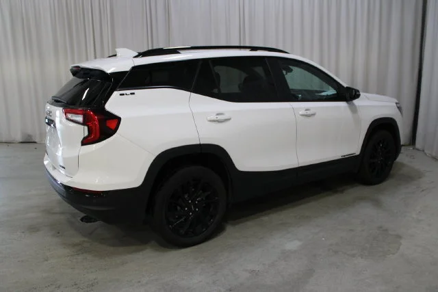 Used 2023 SUMMIT WHITE GMC SLE image 28