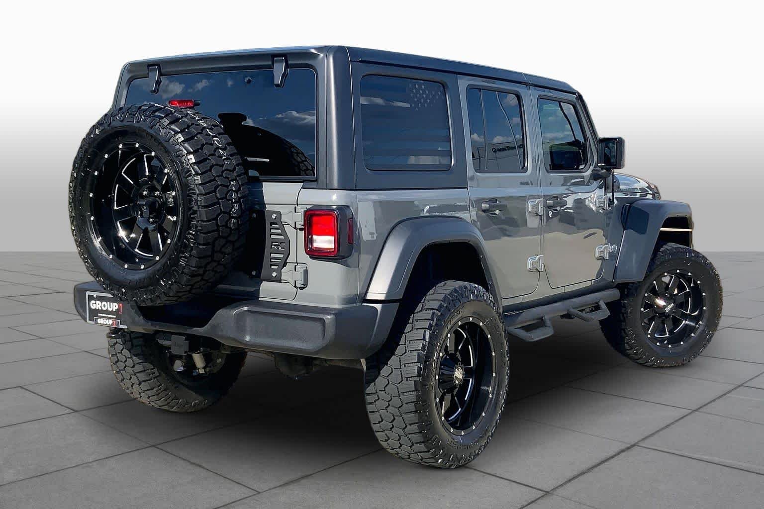 Used 2018 Sting-Gray Clearcoat Jeep Sport S image 11