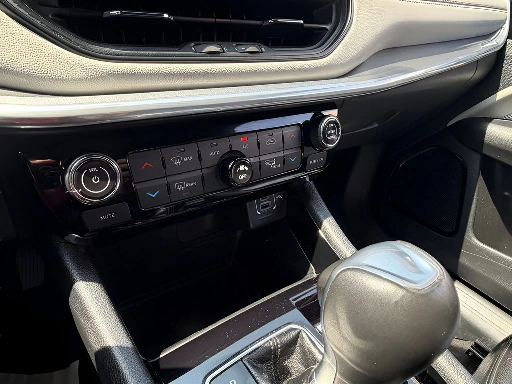 Used 2024 Bright White Clearcoat Jeep Limited image 26