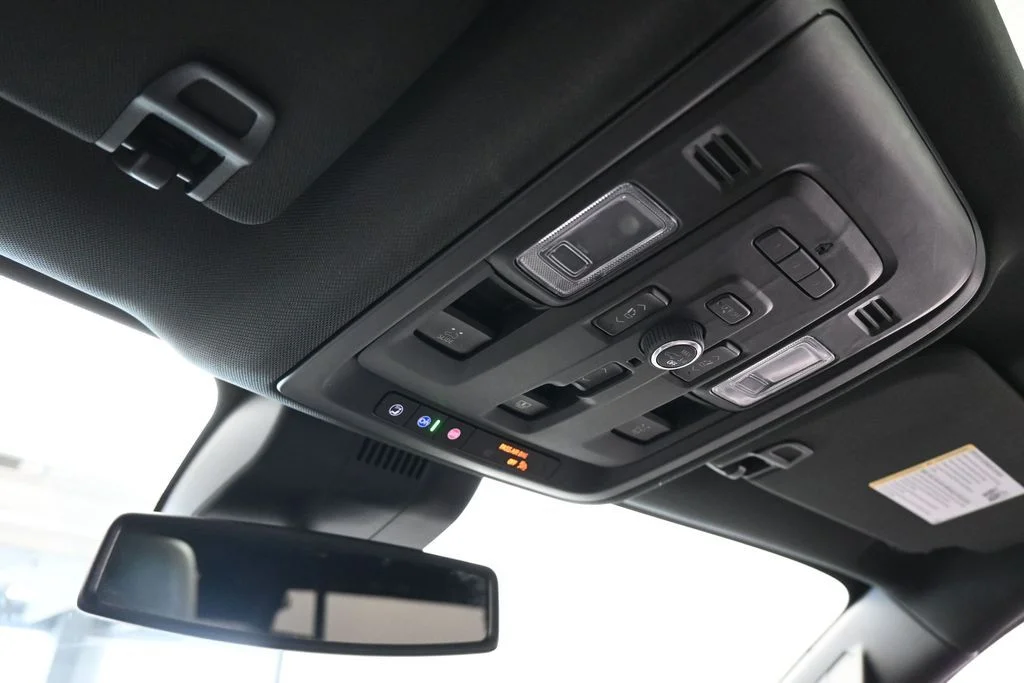 Used 2023 Iridescent Pearl Tricoat Chevrolet LT image 30