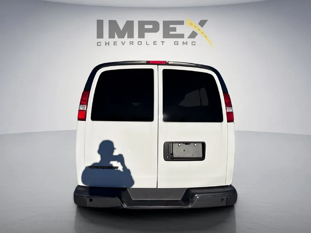 Used 2025 White Chevrolet LT image 4