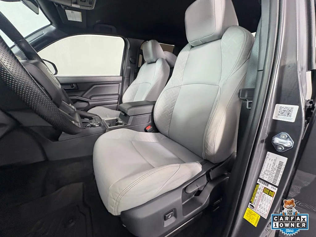 Used 2025  Toyota SR5 image 16