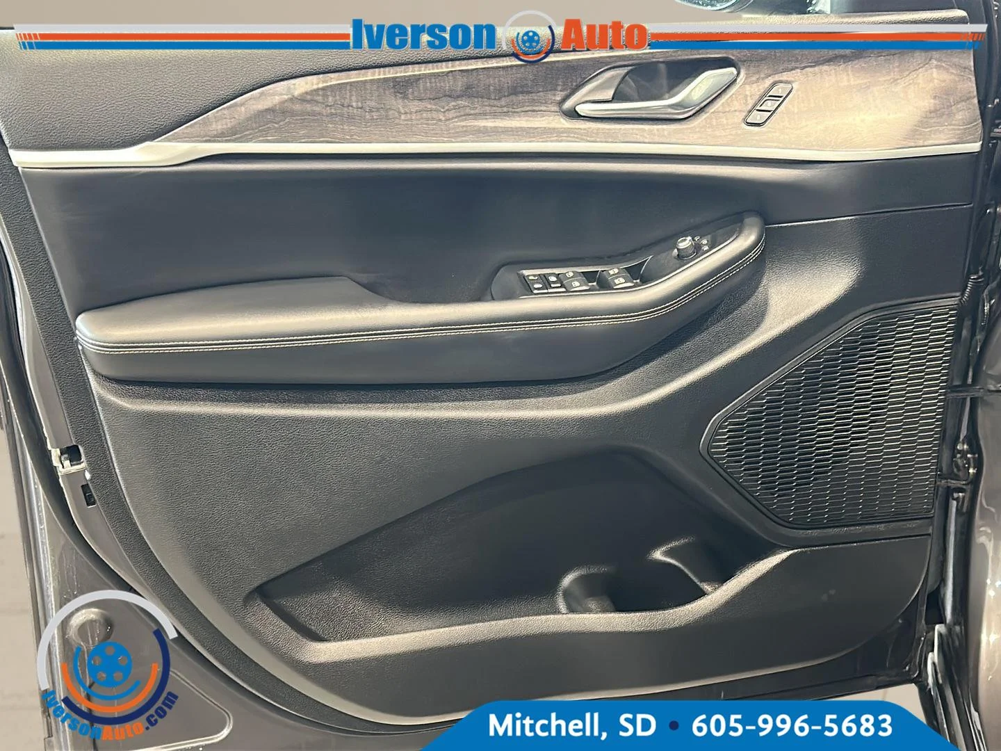 Used 2024 Baltic Gray Metallic Clearcoat Jeep Limited image 13