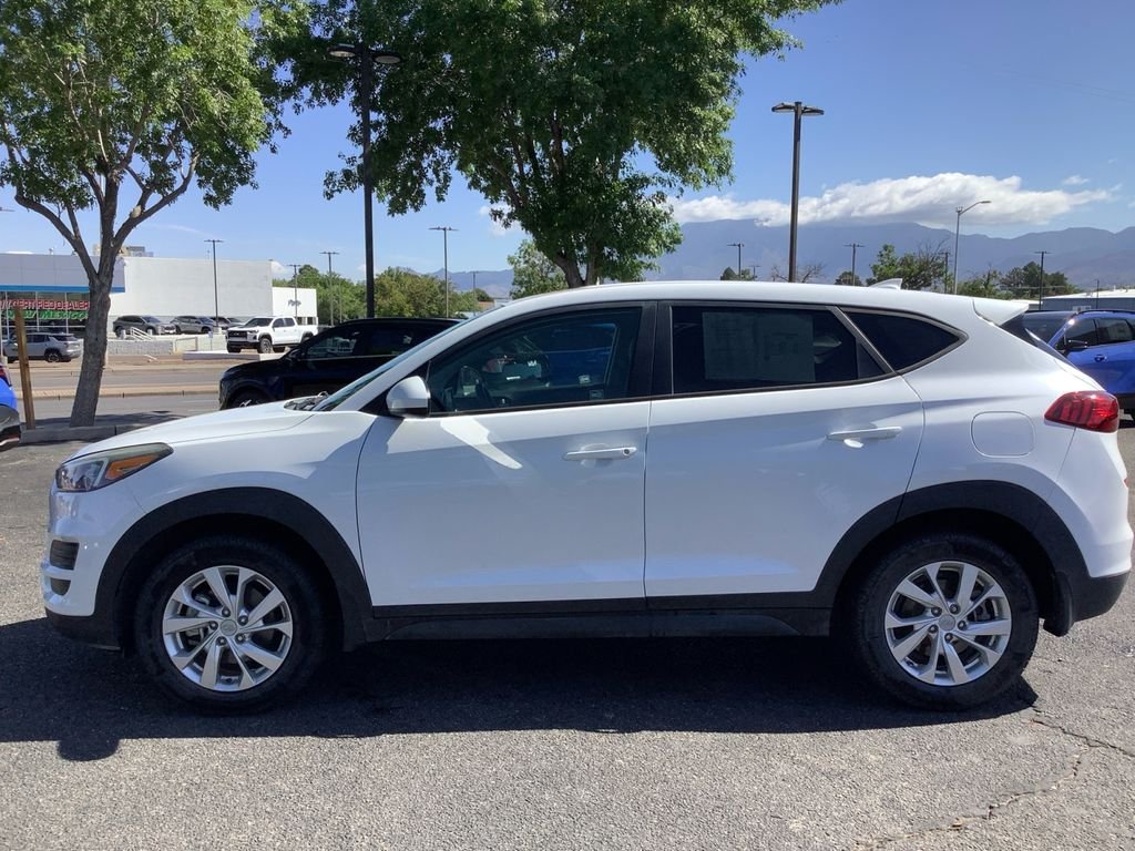 Used 2020 White Hyundai SE image 28