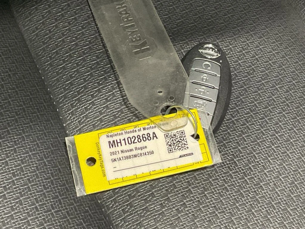 Used 2021 Scarlet Nissan SV image 34