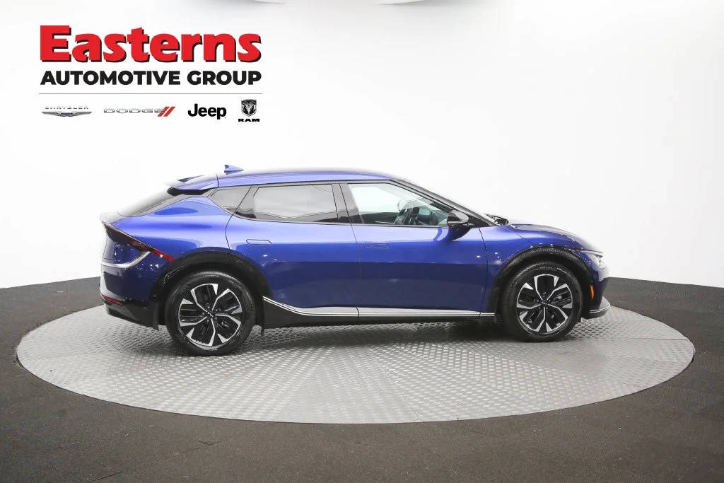 Used 2024 Blue Kia Wind image 38