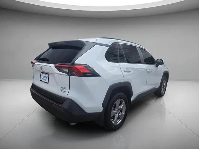 Used 2022 White Toyota XLE image 5