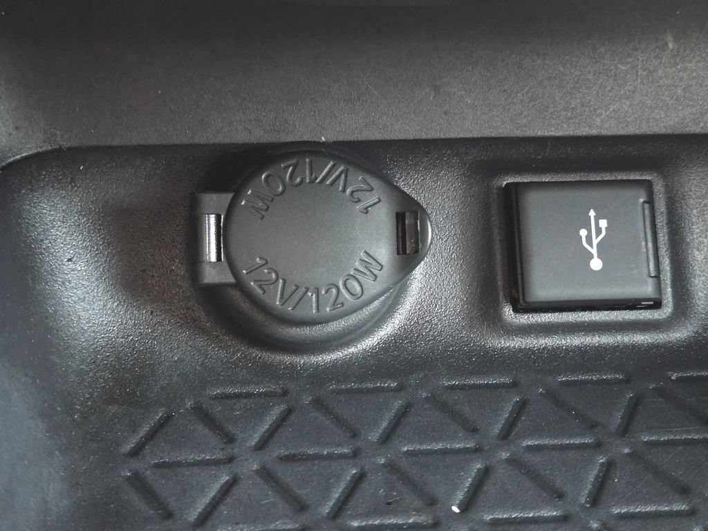 2022 Toyota RAV4 SE - Photo 12