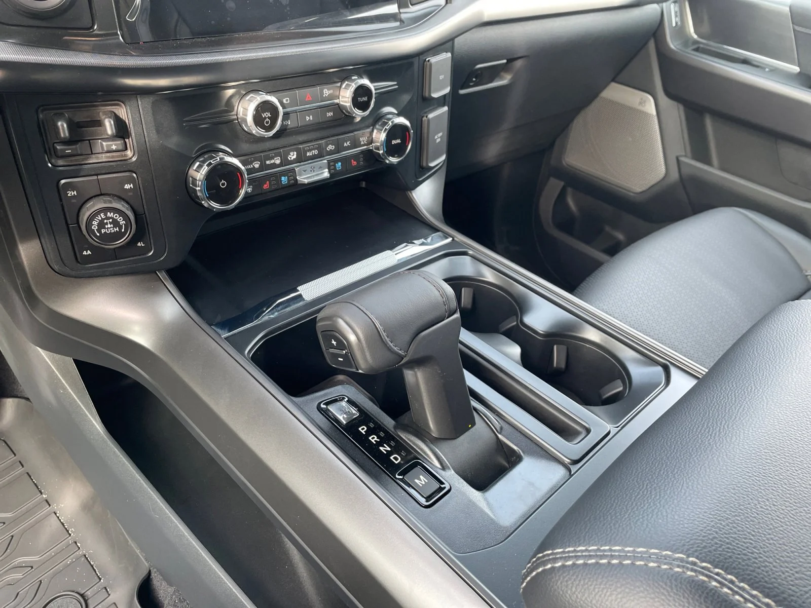 New 2026 Agate Black Metallic Ford Lariat image 15