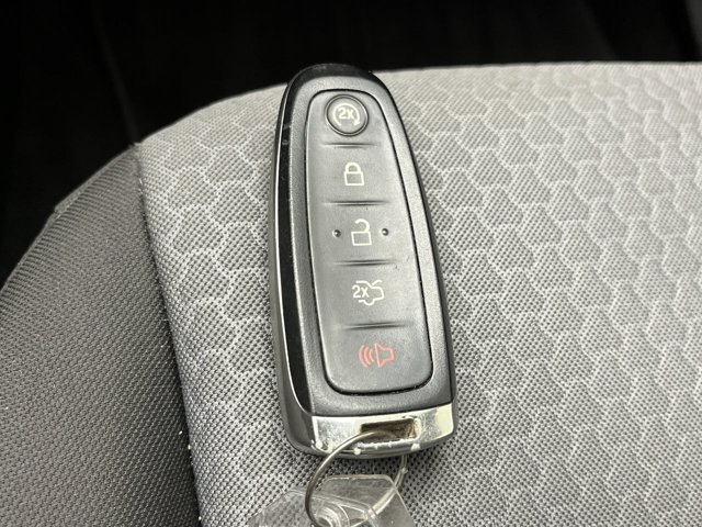 Used 2019 Oxford White Ford SE image 25