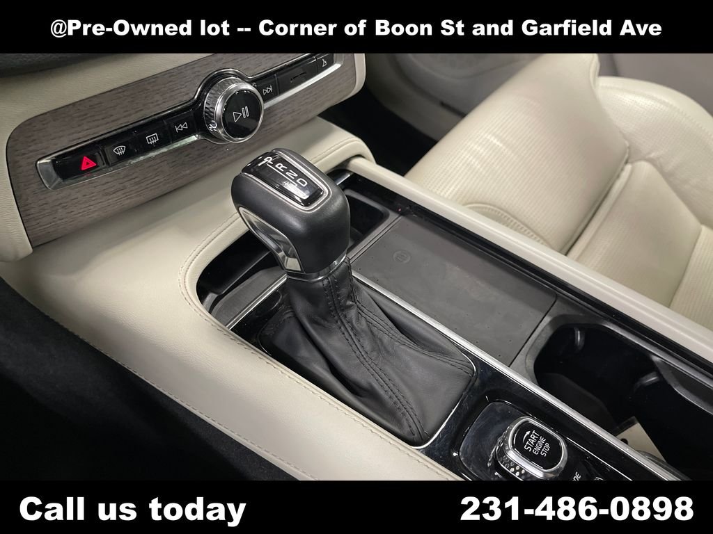 Used 2021 White Volvo T6 Inscription image 25