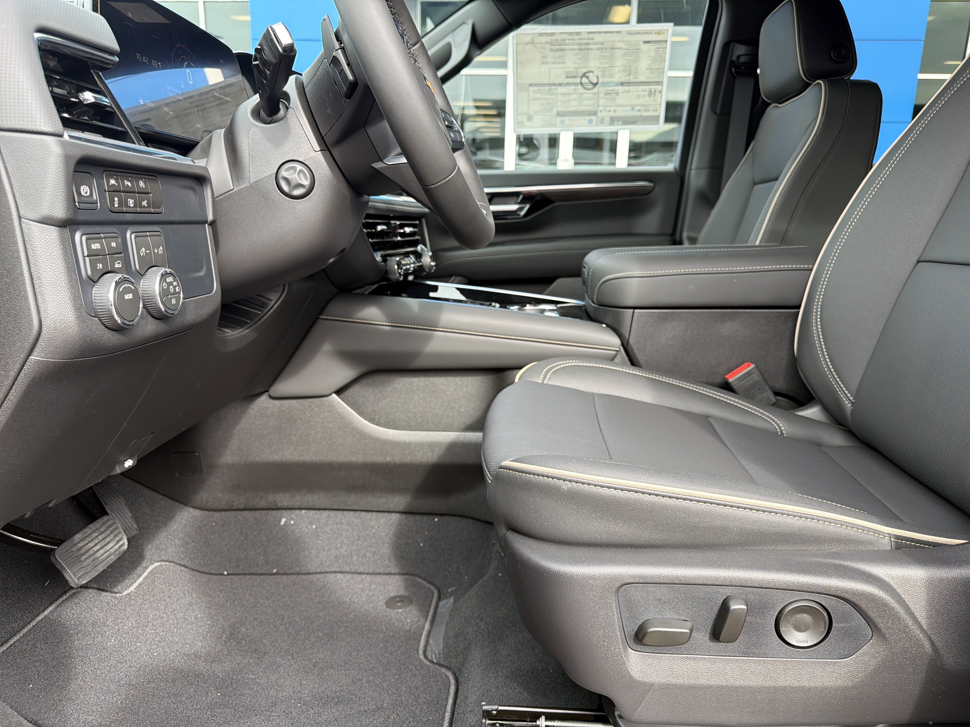 2026 Chevrolet Suburban Premier - Photo 18