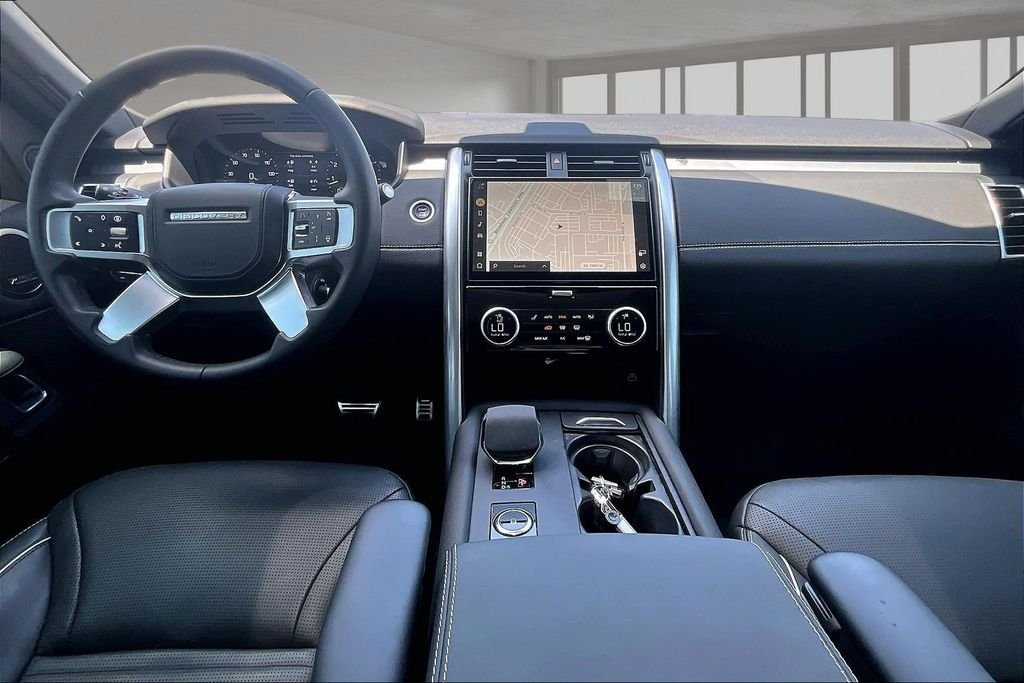Used 2024 Black Land Rover Dynamic SE image 14
