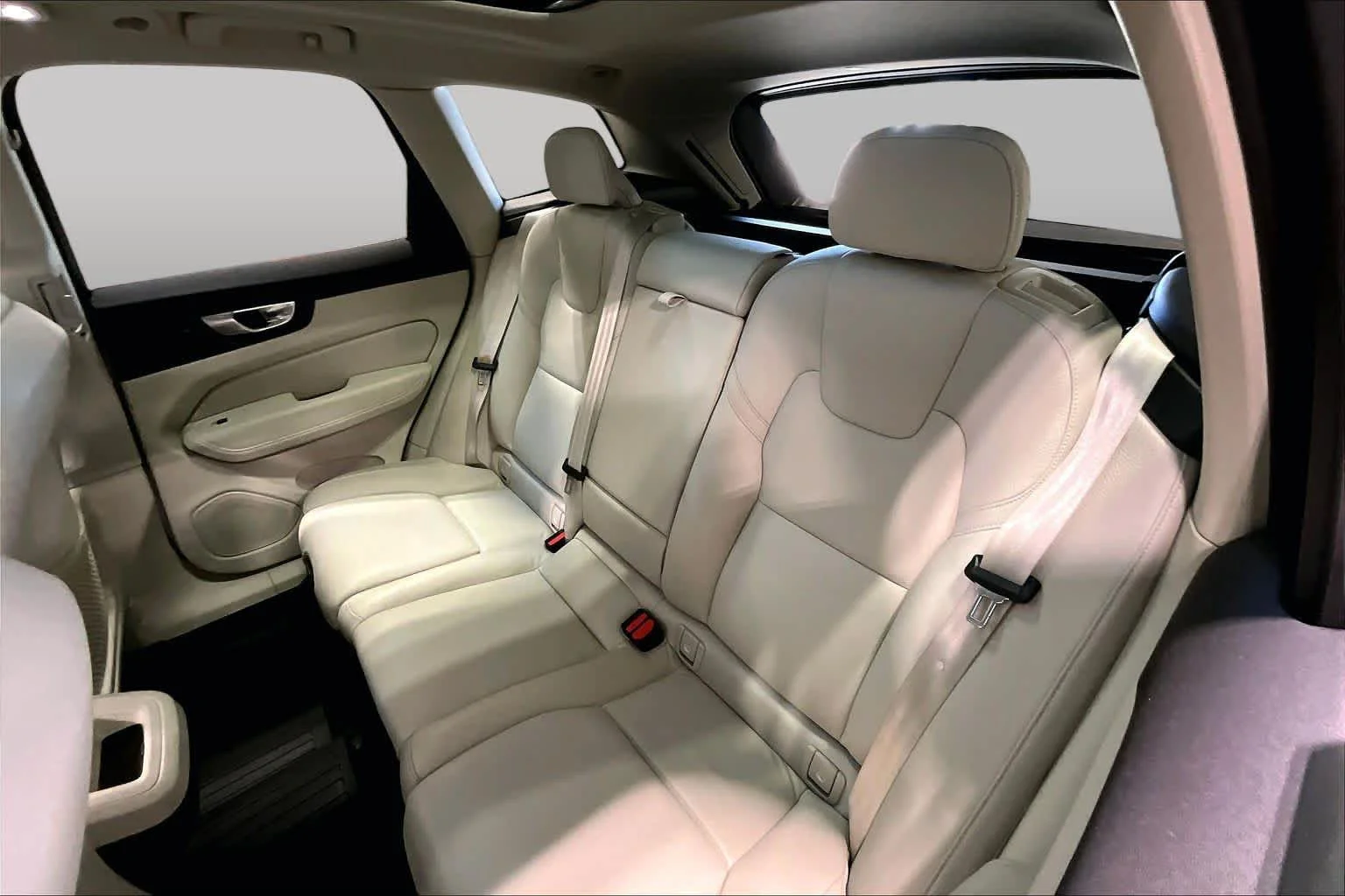 Certified Used 2024 Denim Blue Volvo Plus image 20