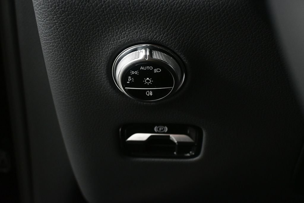 New 2026 Black Mercedes-Benz GLC 300 image 9