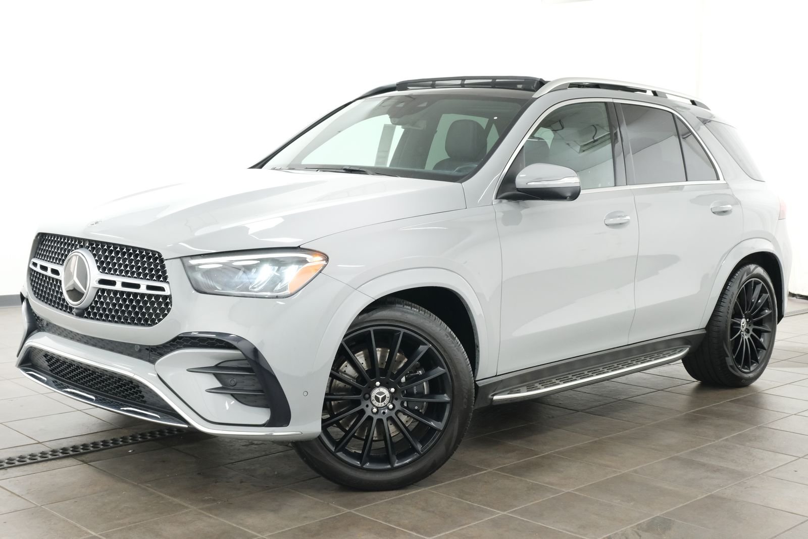 Used 2024 MANUFAKTUR Alpine Gray Mercedes-Benz GLE 450 image 1