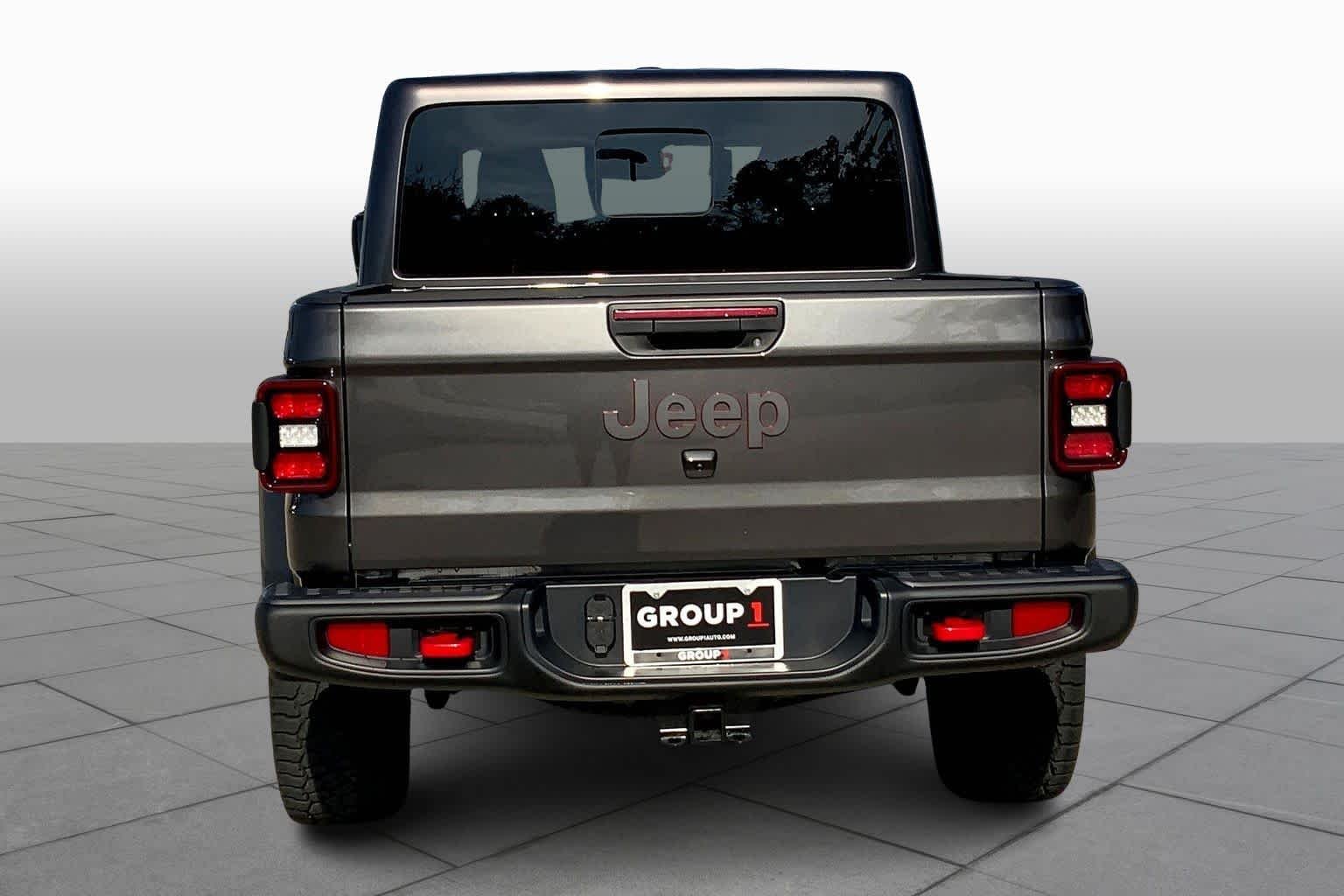 Used 2025 Granite Crystal Metallic Clearcoat Jeep Rubicon image 4