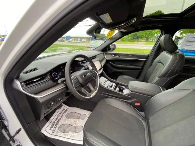 New 2026 Bright White Clear-Coat Exterior Paint Jeep Altitude image 14