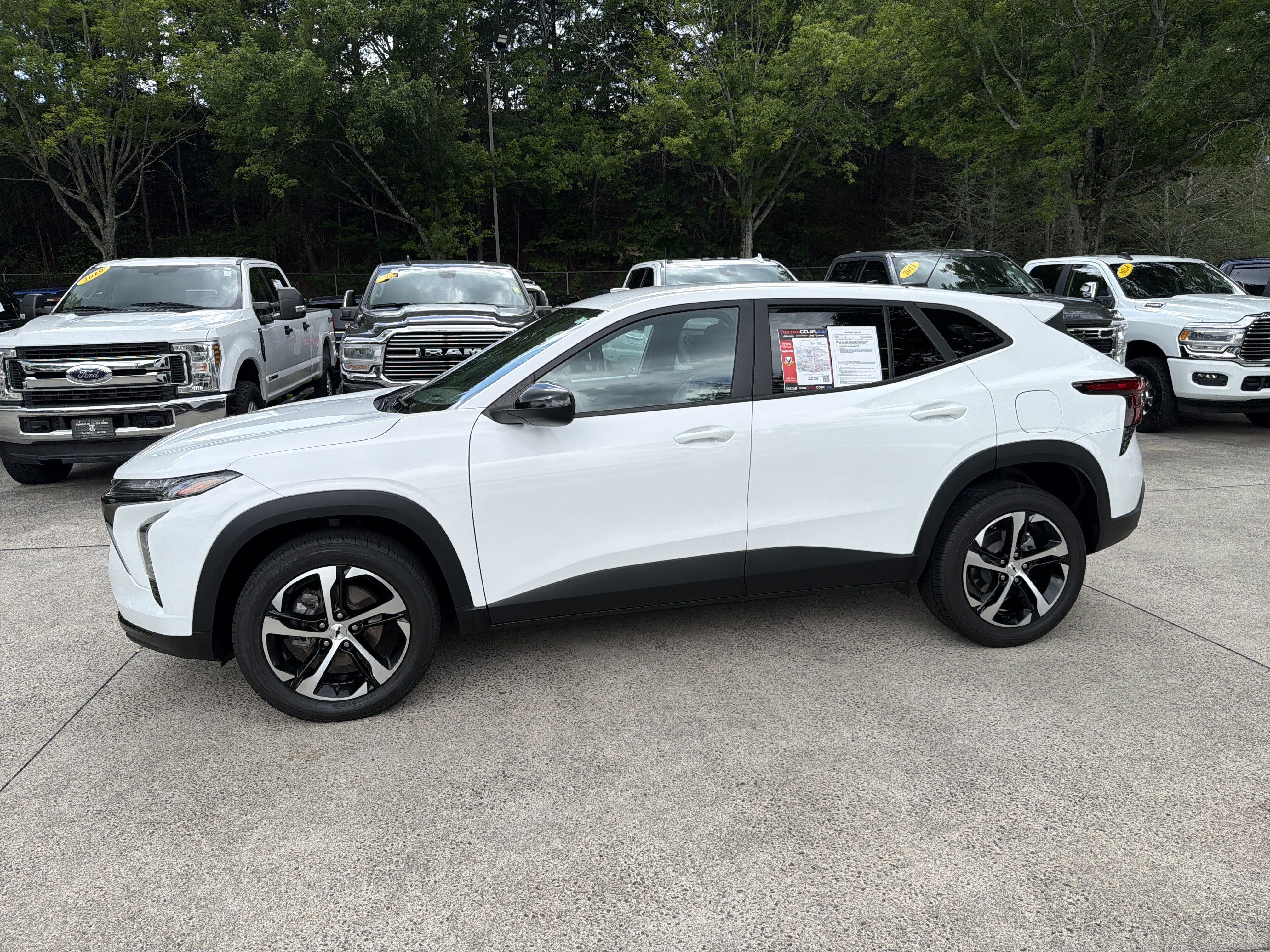 Used 2024 Summit White Chevrolet 1RS image 3