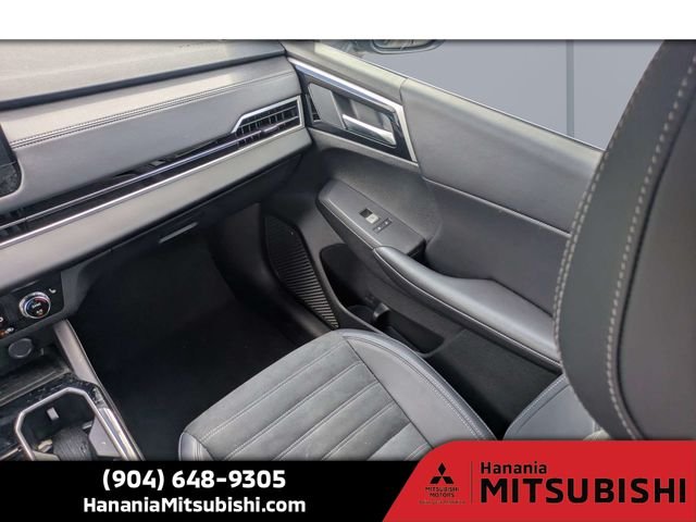 Used 2025 Gray Mitsubishi SE image 18