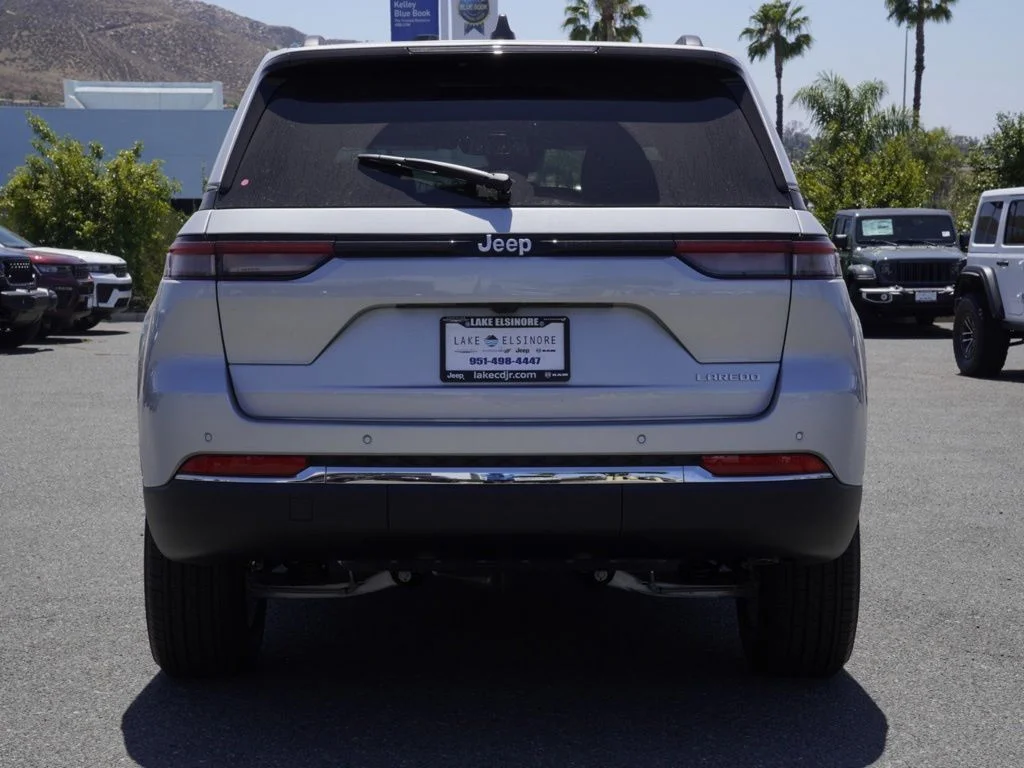 New 2026 Silver Zynith Jeep Laredo image 4
