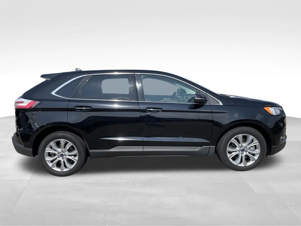 Used 2021 Black Metallic Ford Titanium image 28