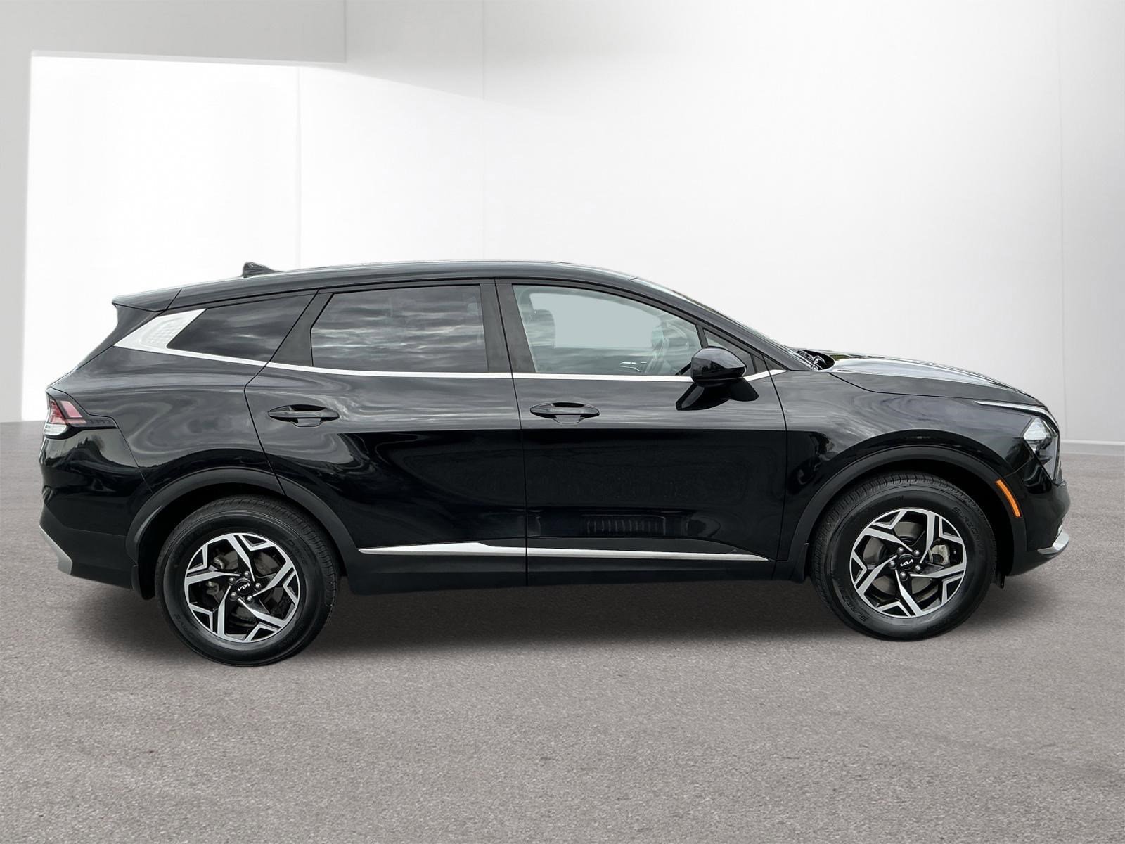 2023 Kia Sportage LX - Photo 14