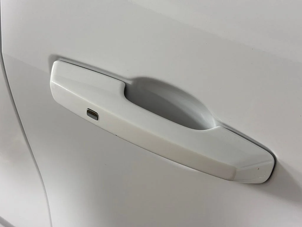 Used 2024 White GMC Elevation image 12