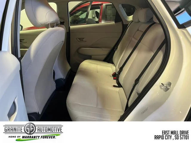 Used 2025 White Hyundai SEL image 28