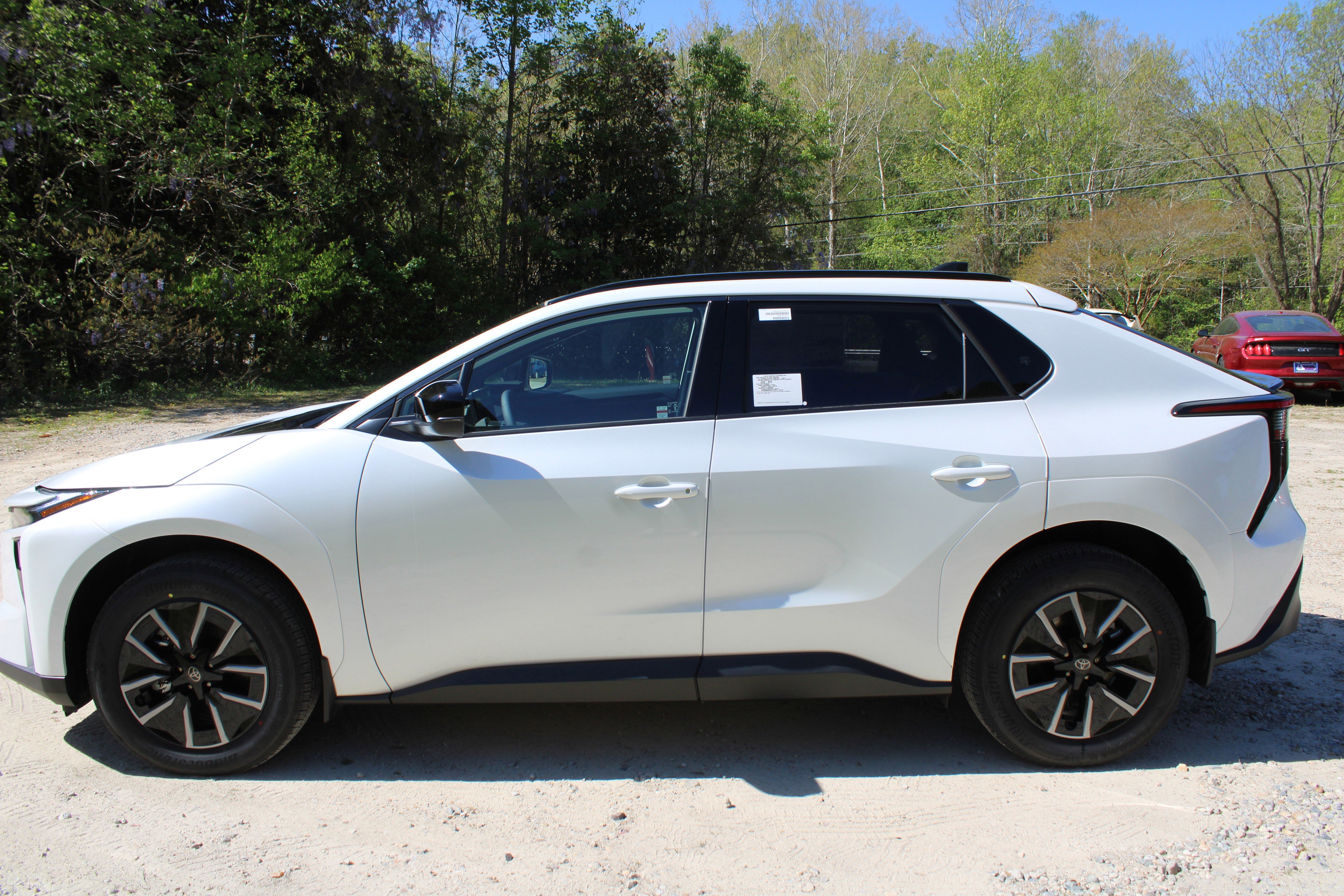 2026 Toyota bZ XLE - Photo 7