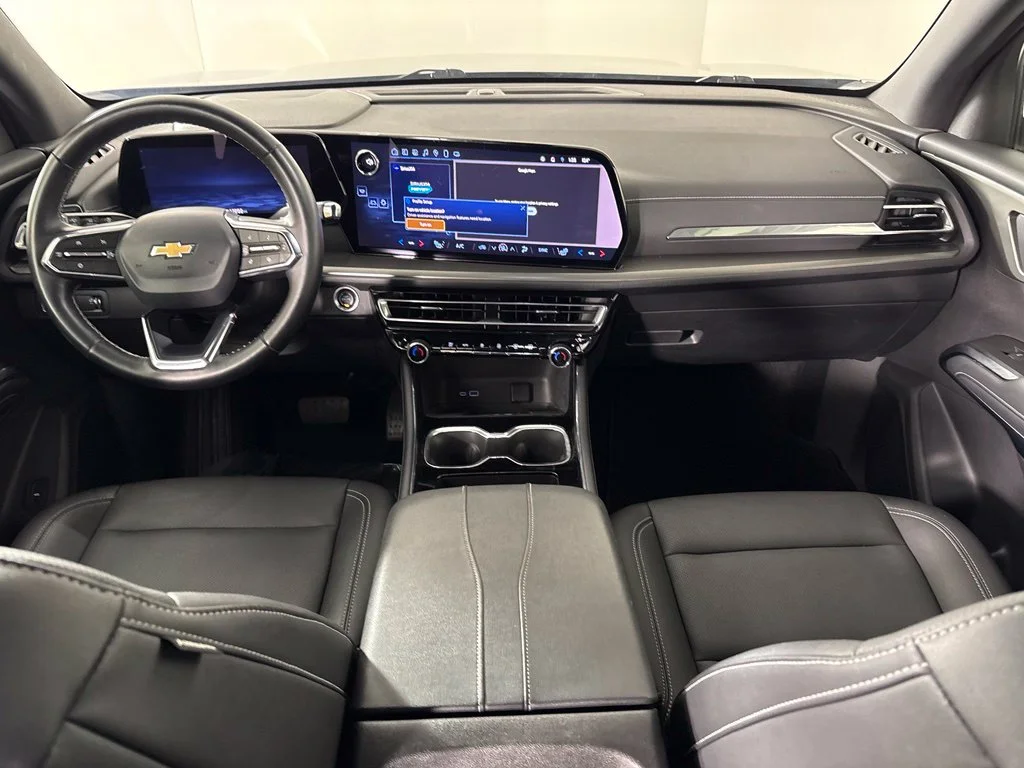 Used 2025 Gray Chevrolet LT image 32