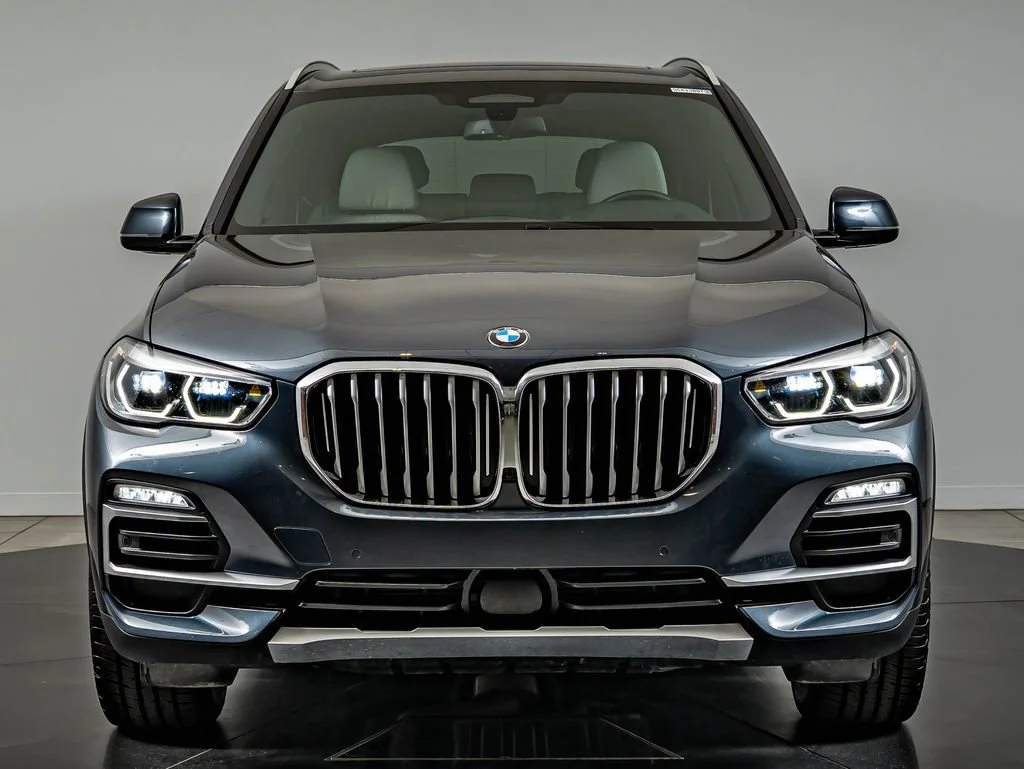 Used 2019 Arctic Gray Metallic BMW xDrive40i image 2