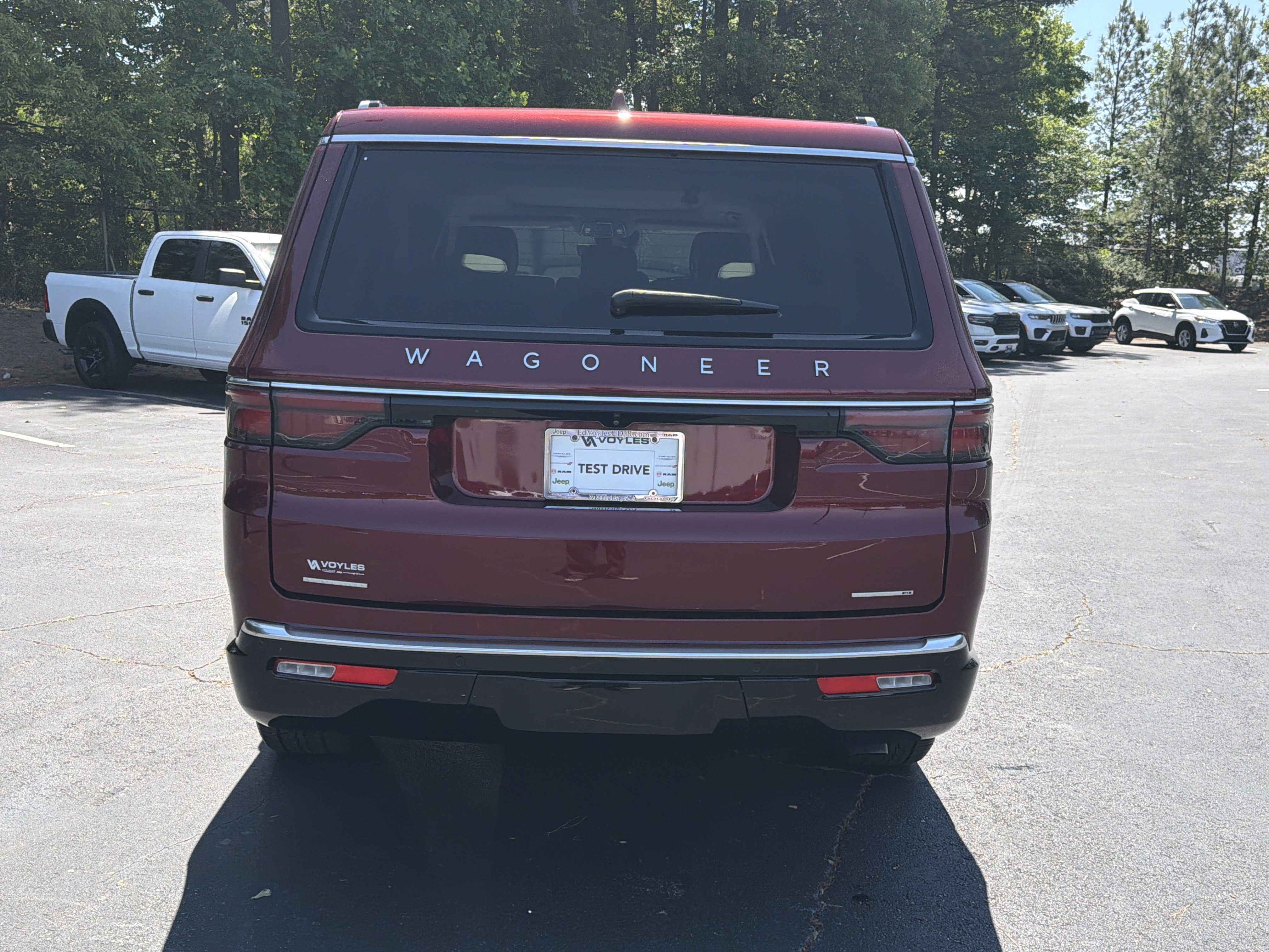 Used 2022 Velvet Red Pearlcoat Jeep Series III image 13