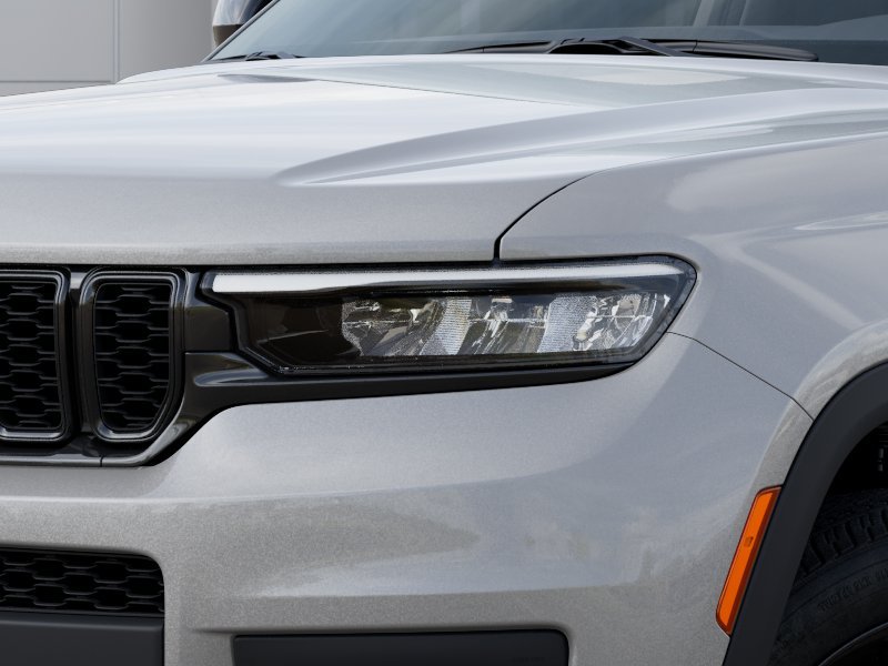 New 2025 Silver Zynith Exterior Paint Jeep Altitude X 4x4 image 29