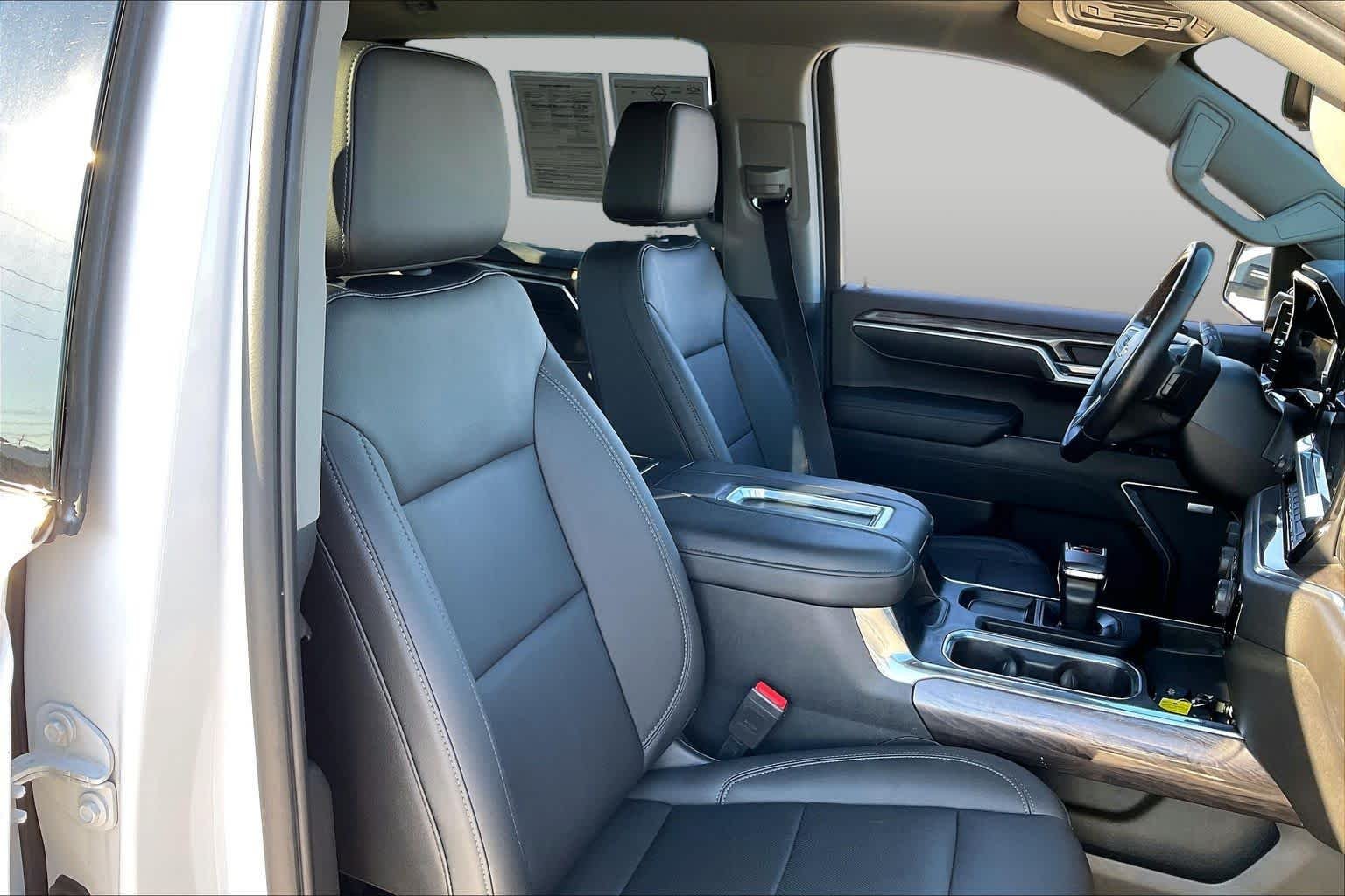 Used 2022 Iridescent Pearl Tricoat Chevrolet LTZ image 9