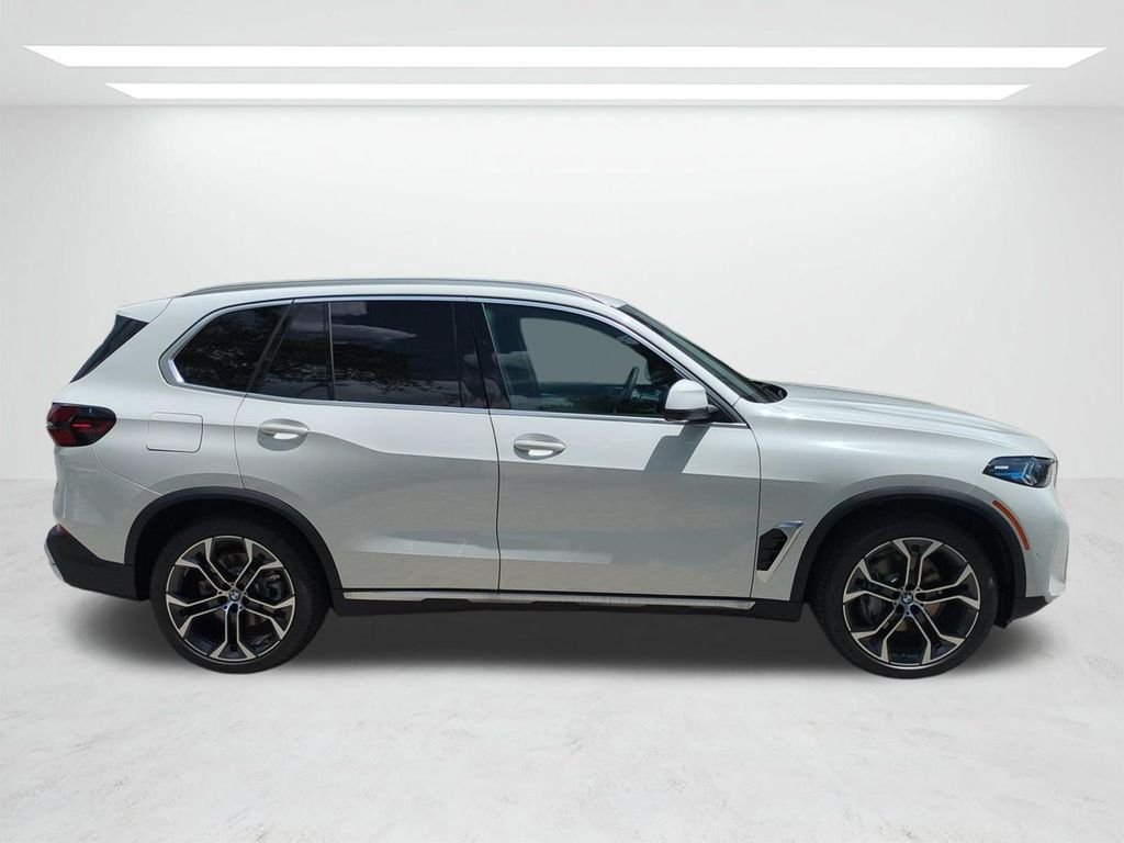 New 2026 Alpine White BMW xDrive40i image 3