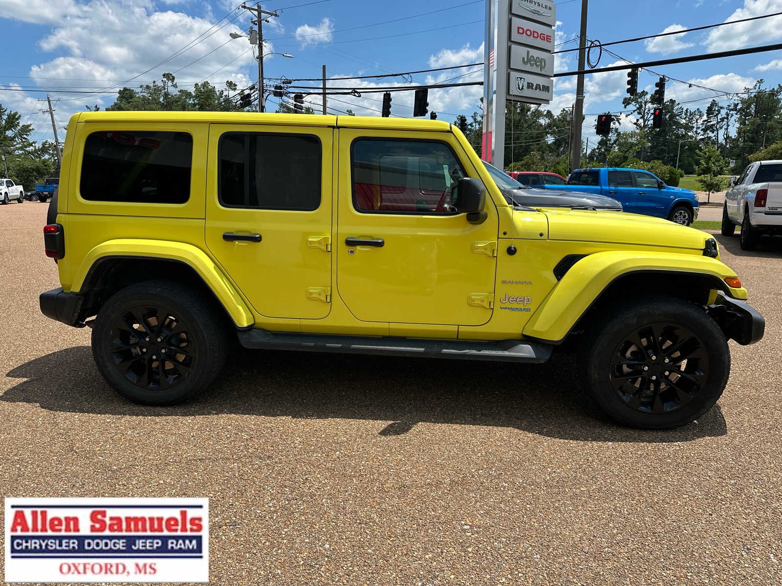 Used 2022 High Velocity Clearcoat Jeep Unlimited Sahara image 2