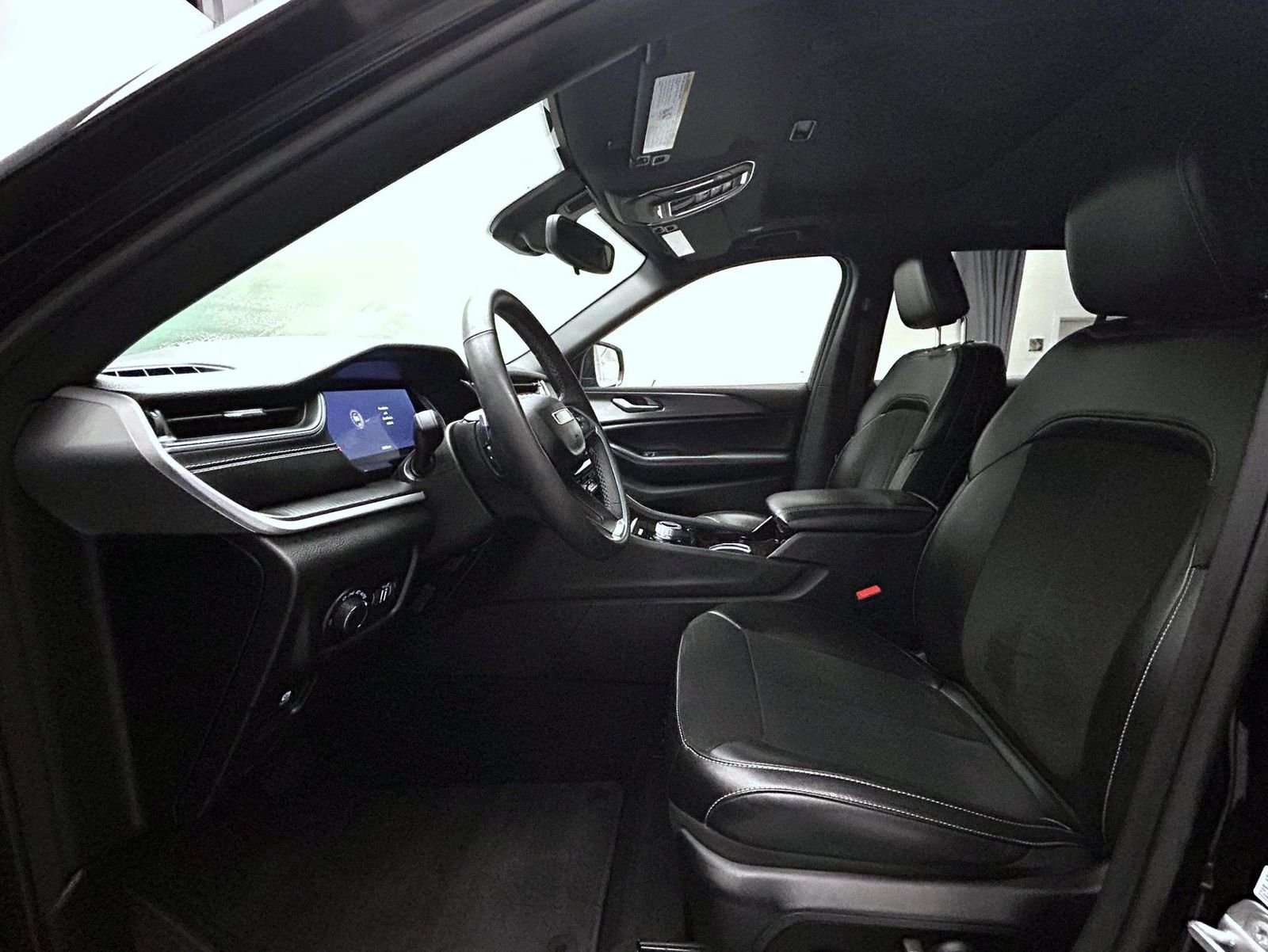 Used 2023 Black Jeep Altitude image 10