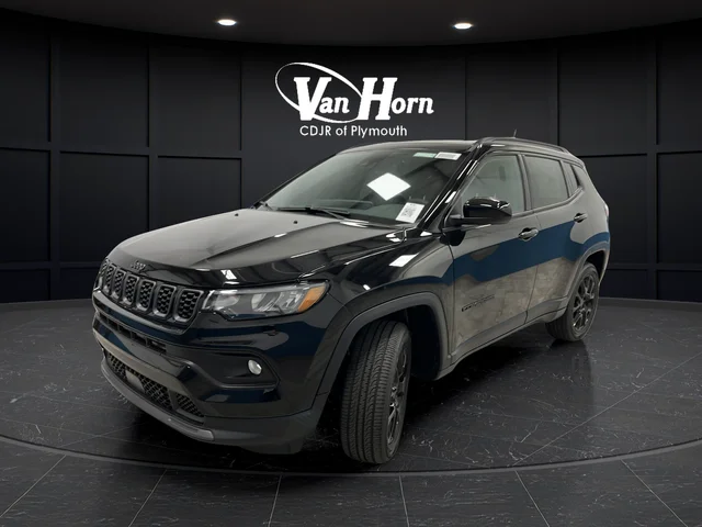 New 2026 Diamond Black Crystal Pearl-Coat Exterior Paint Jeep Latitude image 3