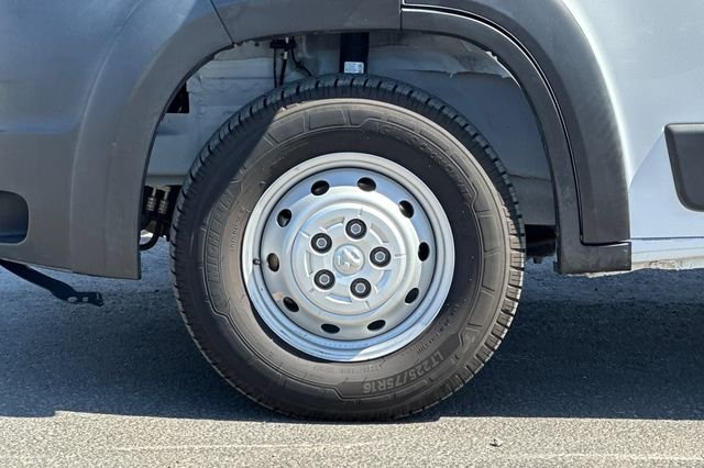 Used 2020 White Ram Base image 21