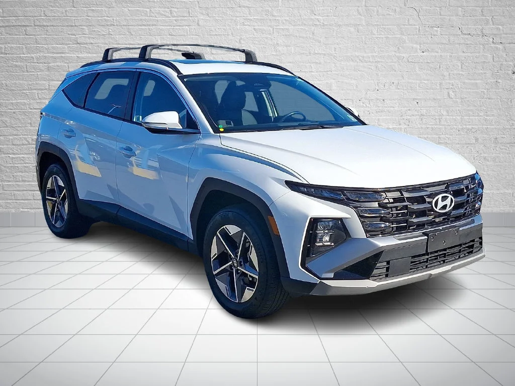 Used 2025 White Pearl Hyundai SEL Convenience image 3